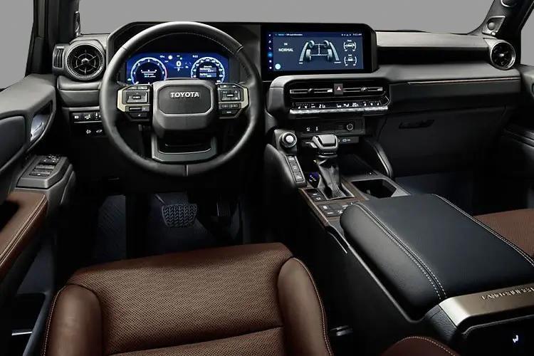 3942536 2.8 D-4D 204 First Edition 5dr Auto 7 Seats